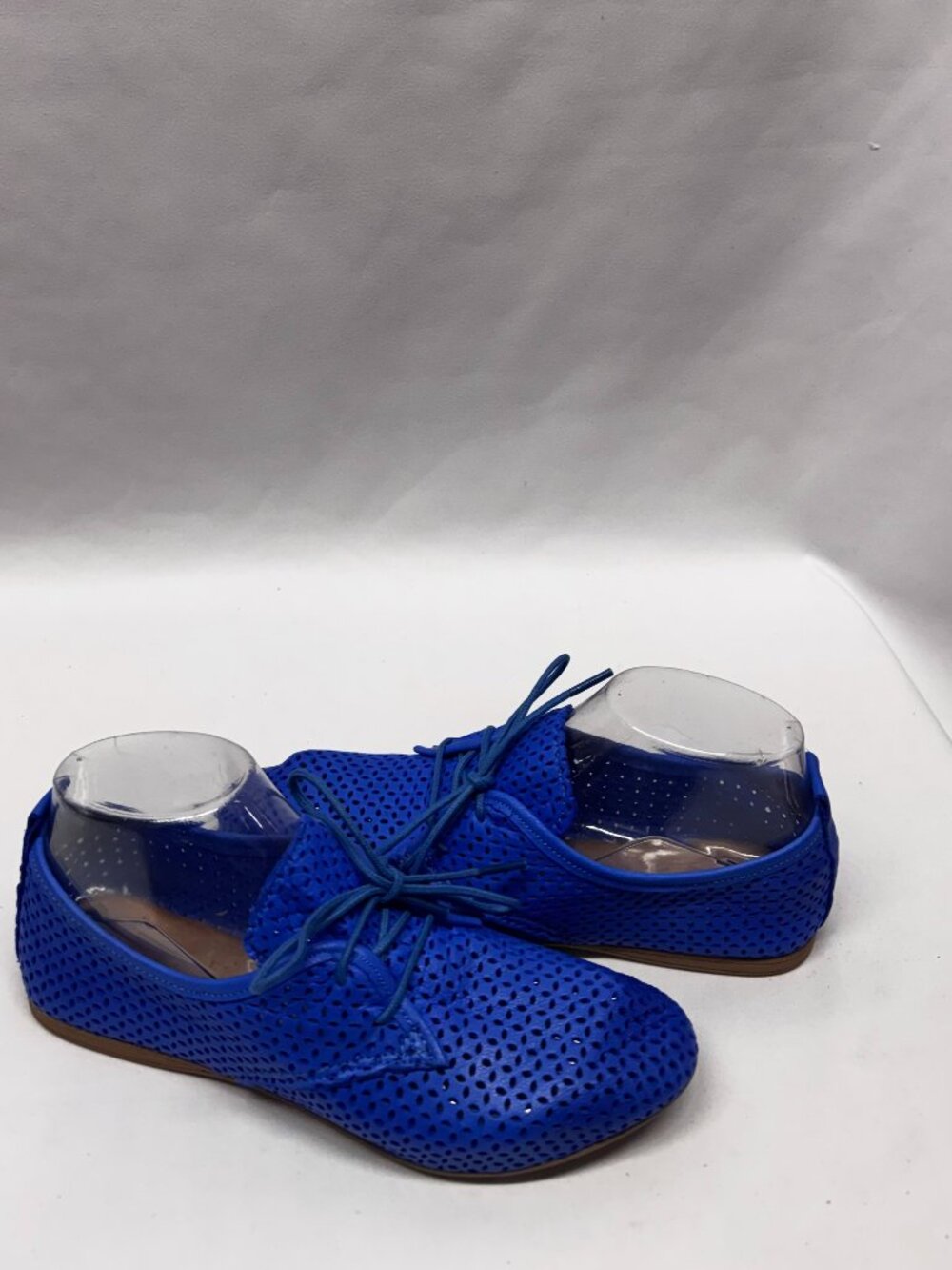MIZ MOOZ WOMEN'S PERFORETED LEATHER FLATS LACE UP ROYAL BLUE 37EU / 7US # T- 218